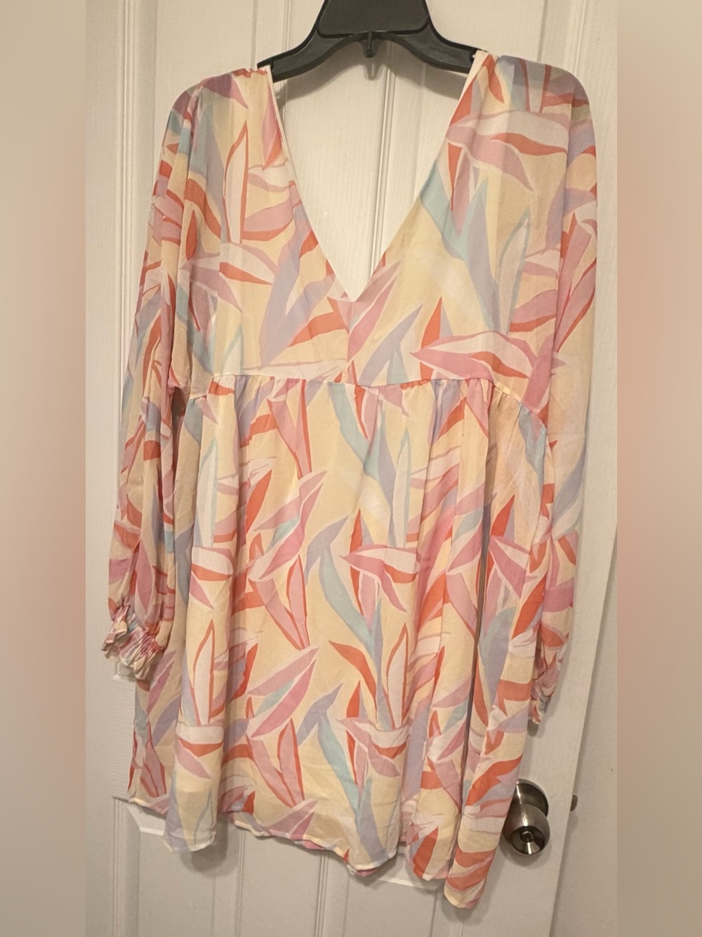 Women’s Pastel Leaf-Print V-Neck dress